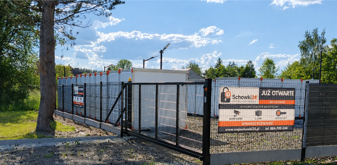 Schowki24 pod Bełchatowem. Lokalny obiekt self storage i historia jego właściciela